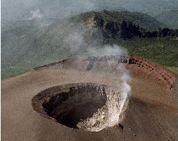 Volcanic quakes continue at Mt. Asama